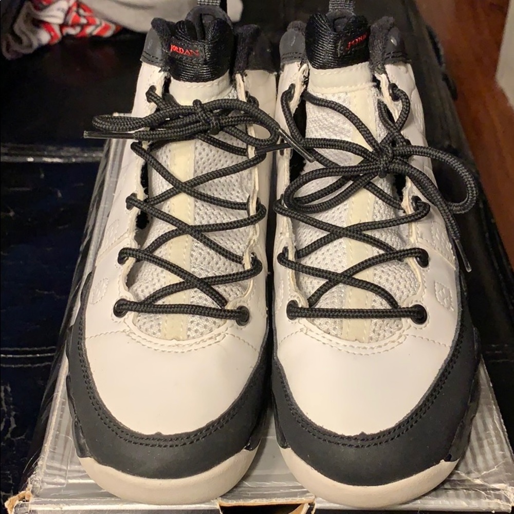 Jordan Retro 9 Size 3Y